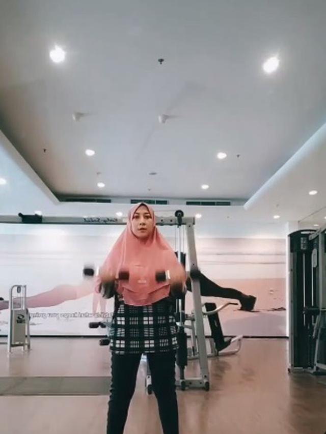 6 Potret Terbaru Nia AFI yang Kini Mantap Berhijab, Tuai Pujian