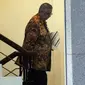 Direktur Utama PT PLN (Persero) nonaktif, Sofyan Basir menuju ruang pemeriksaan di Gedung KPK, Jakarta, Senin (6/5/2019). Sofyan Basir diperiksa perdana sebagai tersangka kasus dugaan suap terkait kesepakatan kontrak kerja sama pembangunan PLTU Riau-1. (merdeka.com/Dwi Narwoko)