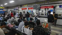 Melalui program ini, warga akan mendapatkan penghapusan denda pajak kendaraan bermotor untuk tahun pajak 2024 dan tahun-tahun sebelumnya. (merdeka.com/Arie Basuki)