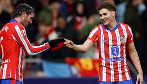 Atletico de Madrid membuka keunggulan pada menit ke-45 lewat gol Julian Alvarez. (OSCAR DEL POZO/AFP)