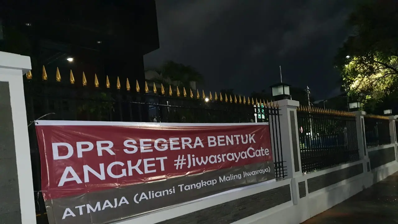 Spanduk meminta pembentukan Pansus Angket Jiwasraya