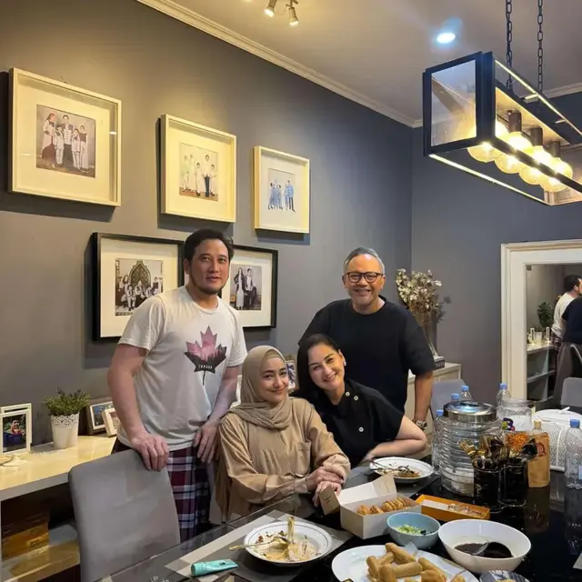 Potret Ruang Makan di Rumah Tengku Firmansyah dan Cindy Fatika Sari