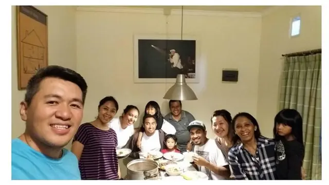 Dikenal Sosok Penyayang, Ini 8 Potret Kenangan Glenn Fredly dan Keluarga