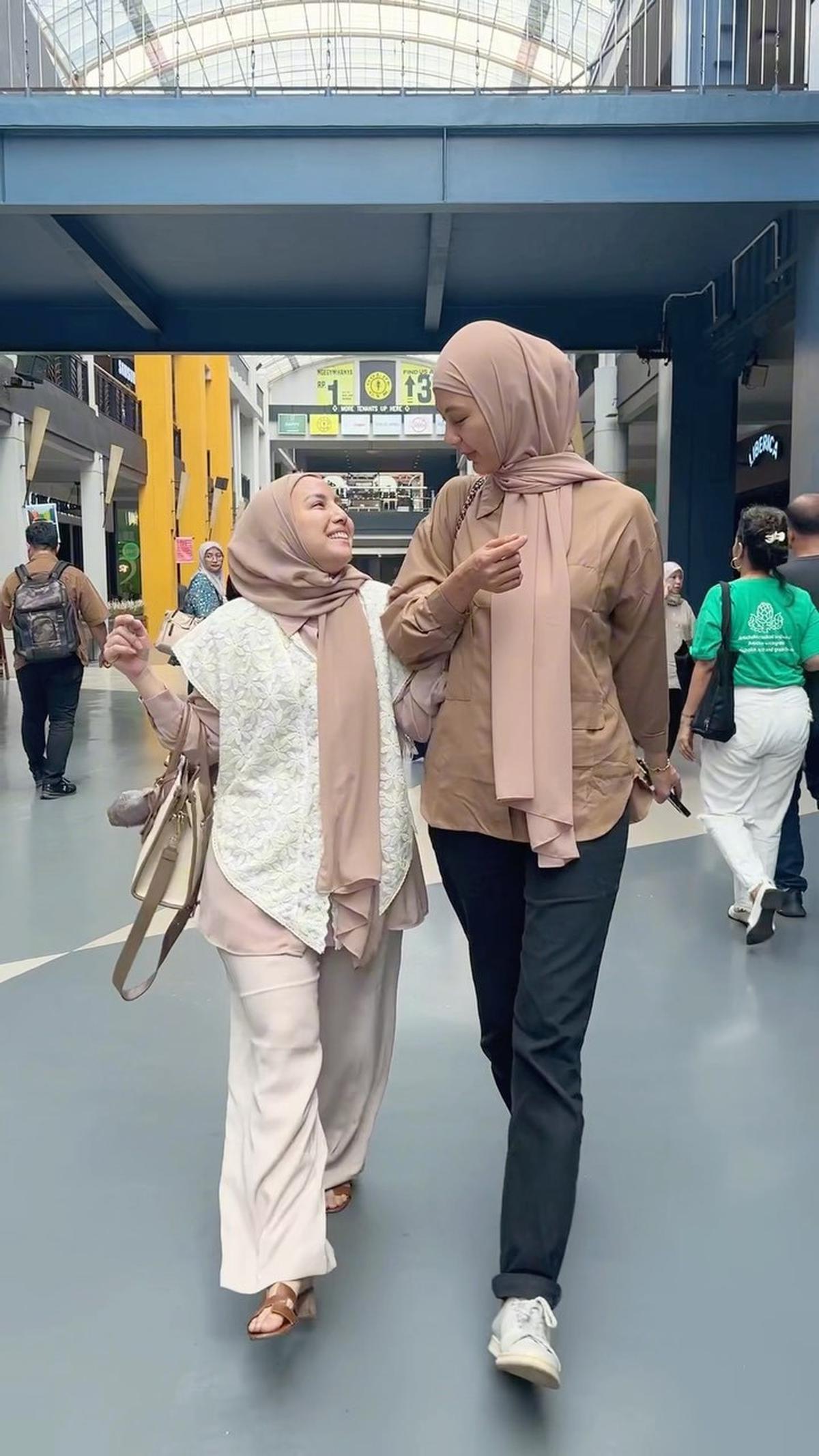 Ngakak, Tya Ariestya Bagikan Momen saat Bersama Paula Verhoeven: Pulang Langsung Panggil Tukang Pijet Buat Leher