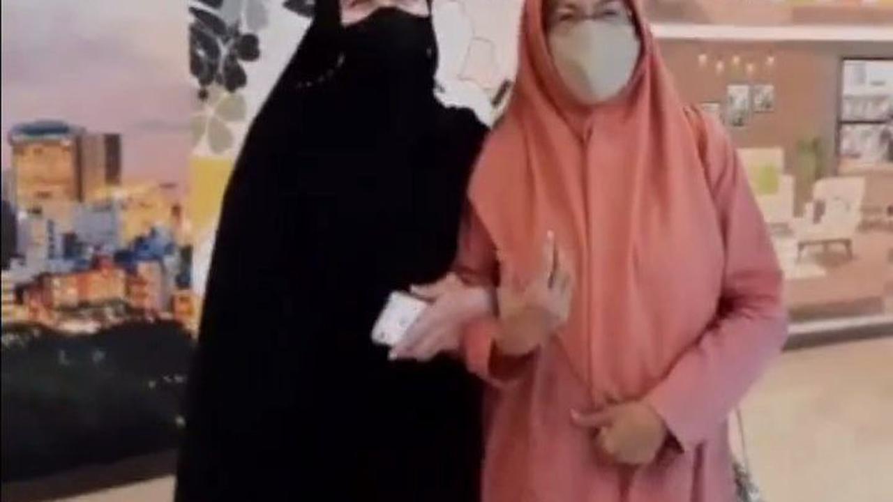 Bagikan Momen Bareng Keluarga