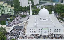 FOTO: Umat Muslim di Masjid Agung Al-Azhar Saat Melaksanakan Salat Iduladha 2024