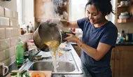 6 Risiko Membuang Air Mendidih ke Wastafel, Pikir Dua Kali Sebelum Melakukannya