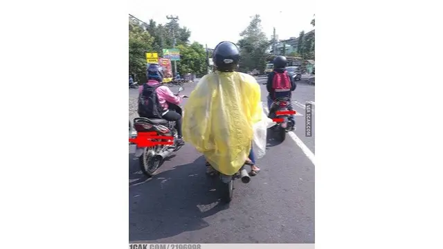 6 Kelakuan Kocak Orang Takut Panas Ini Bikin Ngakak