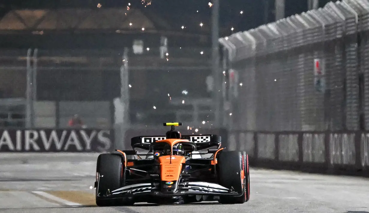 62 lap harus diselesaikan para pembalap di Grand Prix Formula 1 Singapura dengan total jarak 306,143 km. (ROSLAN RAHMAN/AFP)