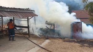 Kebakaran Hutan di Ogan Ilir Meluas, Rumah Guru dan Kantin SD Terbakar