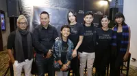 Para pemain dan kru saat gala premier film Tusuk Jelangkung di Epicentrum, Kuningan, Jakarta (Kapanlagi.com)