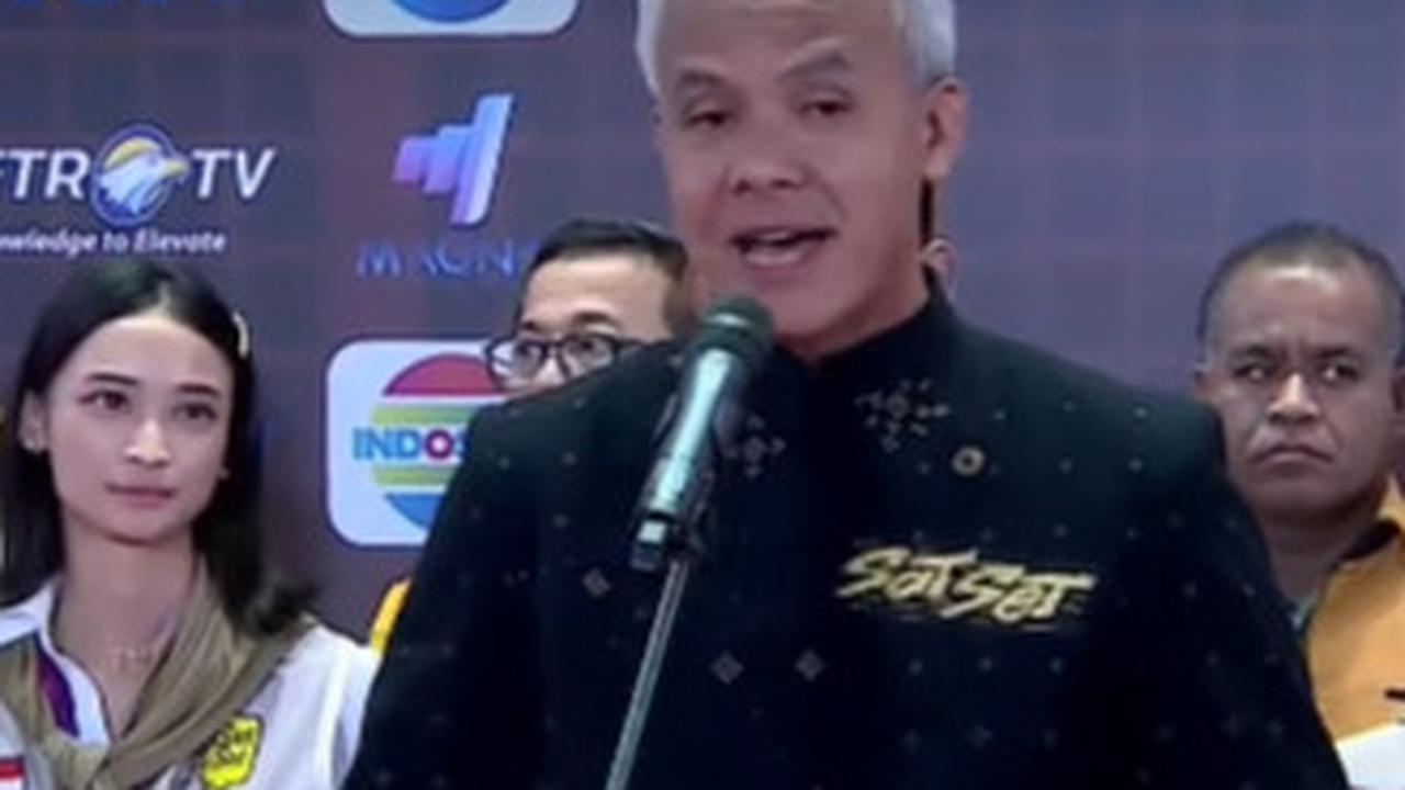 Dikatakan, pasangan calon nomor urut 03 ini mengenakan pakaian yang terbuat dari kapas. Pakaian ini pun juga asli buatan masyarakat Indonesia.<br>