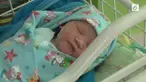 SR, siswi SMP di kawasan Tangerang, Banten ditangkap polisi karena membuang bayi hasil hubungan gelap dengan kekasihnya. 