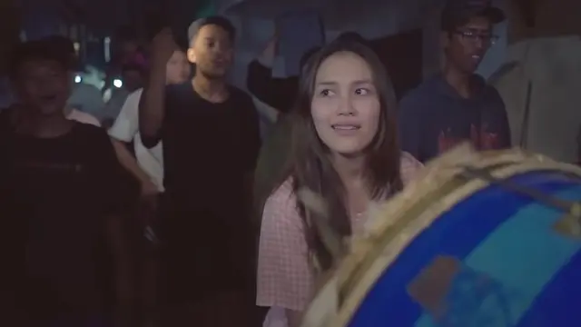 Ayu Ting Ting keliling bangunin sahur warga sekitar (YouTube/QissYou TV)