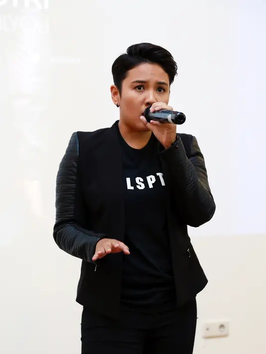 Sebagai langkah awal, Melisa merilis debut single berjudul 'Only You', perpaduan musik modern dan suara Pop RnB Melisa membuat single tersebut terasa berbeda. (Wimbarsana Kewas/Bintang.com)