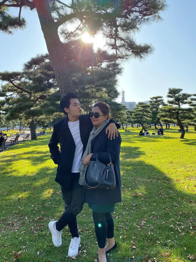 Potret Kebersamaan Randy Martin dan Ibunda. (Sumber: Instagram/randymartinnn)