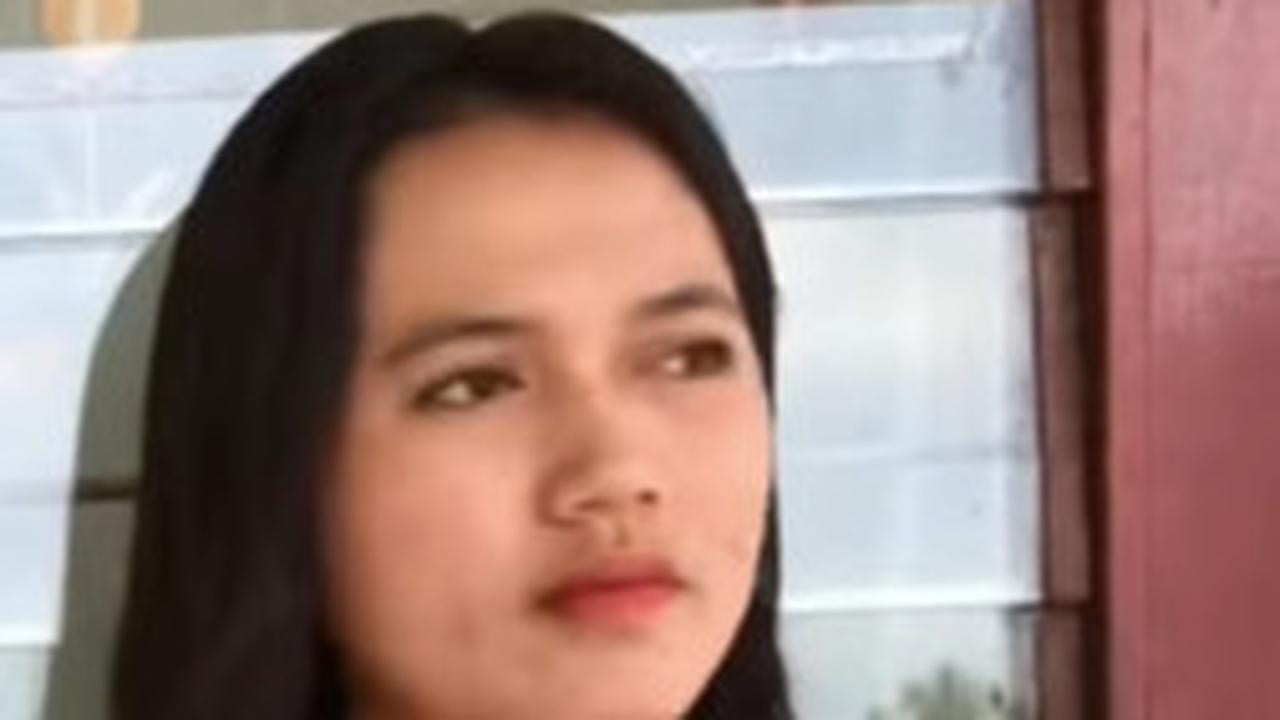 Jadi Tulang Punggung Keluarga, Wanita Cantik Jebolan STTKD Ini Rela Jadi Sopir Truk Pengangkut Batu Bara