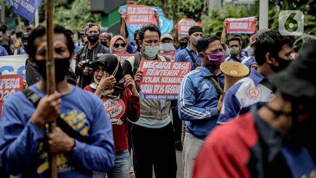 Demo Tolak Omnibus Law di Gerbang Pemuda