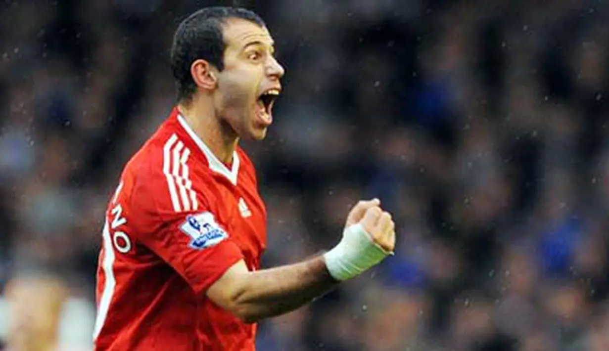 Selebrasi gelandang Liverpool, Javier Mascherano seusai mencetak gol ke gawang Everton dalam lanjutan Liga Premier yang berlangsung di Goodison Park, 29 November 2009. AFP PHOTO/ANDREW YATES --
