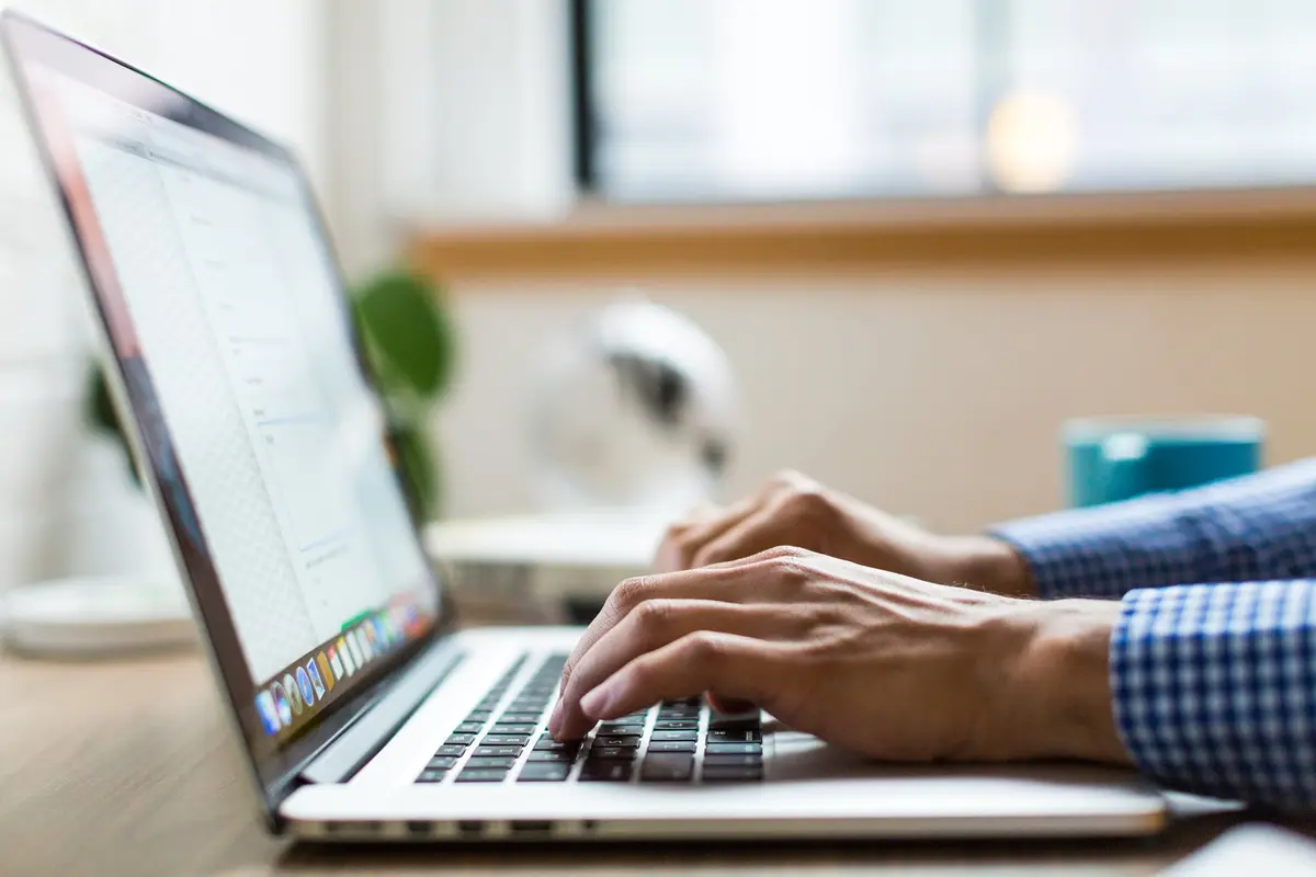 Simak Mitos dan Fakta Seputar Pengguna Laptop