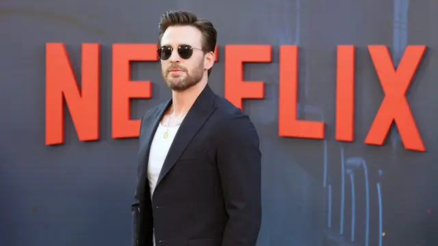 FOTO: Gaya Chris Evans di Pemutaran Perdana The Gray Man
