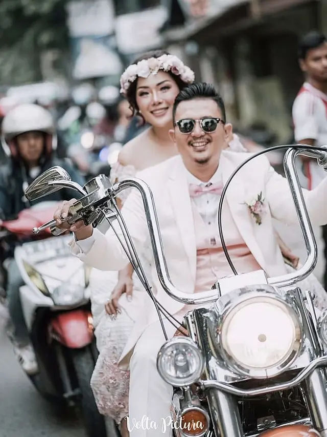 6 Potret Chef Aiko Tunggangi Berbagai Jenis Motor, Salah Satunya Digasak Maling