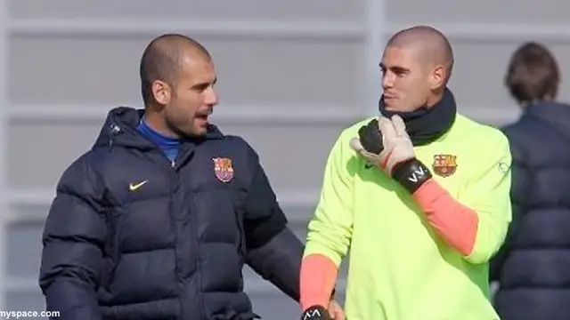 pep-guardiola-victor-valdes-130118b.jpg