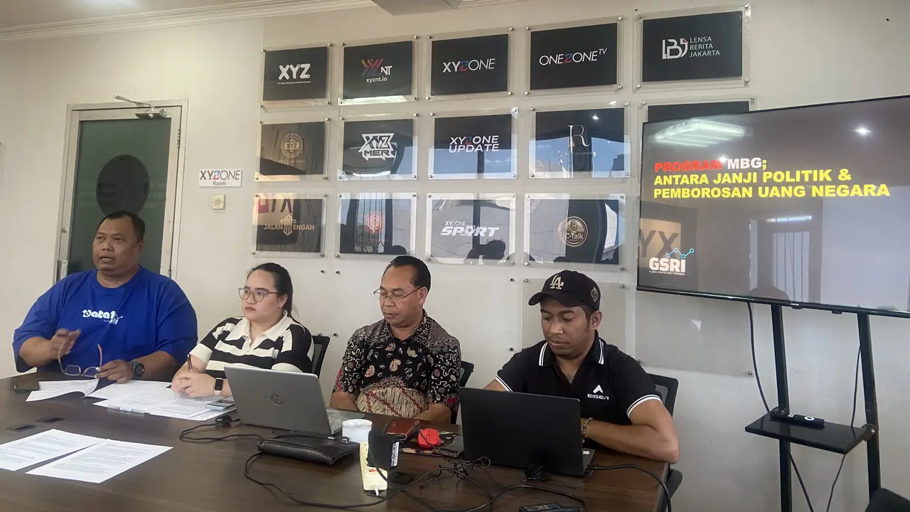 Direktur Eksekutif Global Strategi Riset Indonesia (GSRI) Sebastian Salang dalam sebuah diskusi di Jakarta. (Liputan6.com/Muhammad Radityo Priyasmoro)