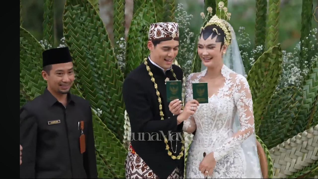 Potret Cantik Luna Maya saat Akad Nikah, Anggun Dalam Balutan Kebaya Putih - Wajah Bikin Pangling