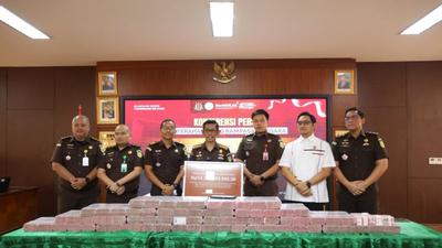 Kejari Tangsel Setor Rp14,2 Miliar Hasil Kasus Pinjol ke Kas Negara
