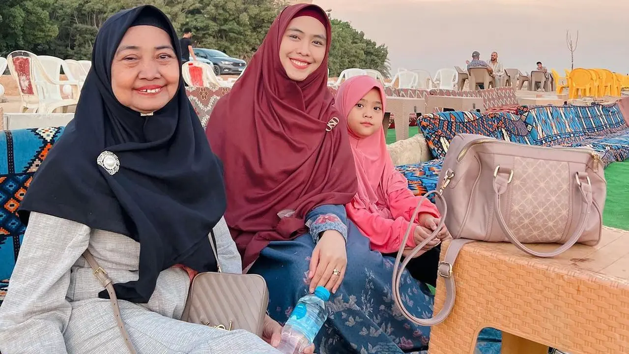 [Fimela] Oki Setiana Dewi