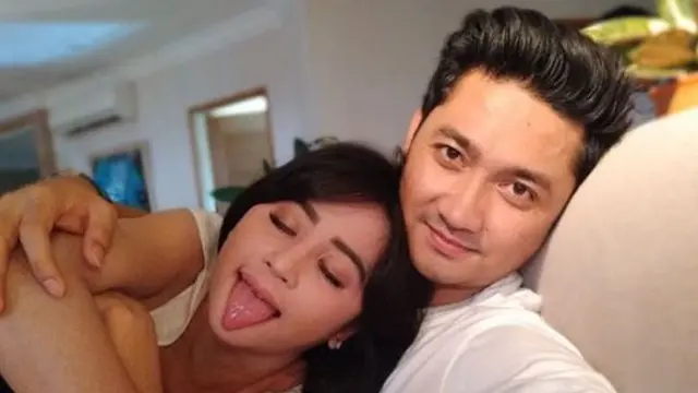 [Bintang] Dewi Perssik dan Angga Wijaya