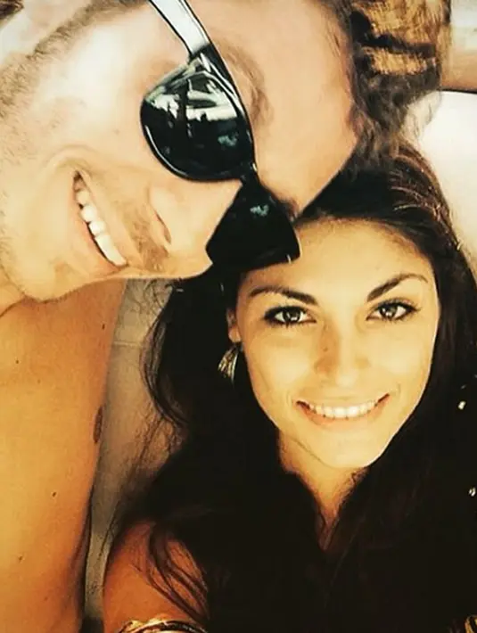 Pada awal musim ini, Rossi menyatakan dirinya berniat menikahi pacar seksinya tersebut. Dia juga ingin punya anak lelaki. (Via Instagram/@Lalindaa)(Via Instagram/@Lalindaa)