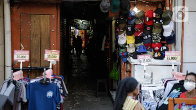 FOTO: Geliat Pasar Baru di Masa PPKM Level 4