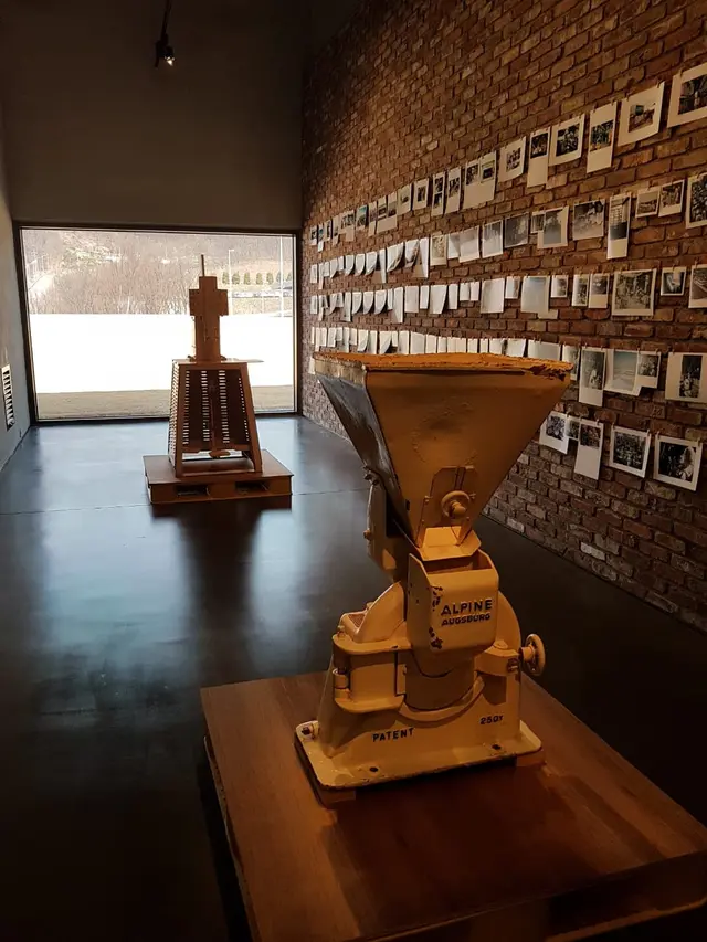 Eksplorasi Amorepacific Archive Room