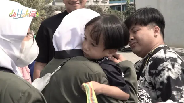 Irfan Hakim Jenguk Kedua Putri Kembarnya di Pesantren