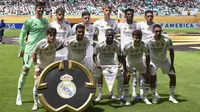 Para pemain Real Madrid berpose untuk foto tim sebelum pertandingan Grup H Piala Dunia Antarklub antara Real Madrid dan Al Hilal di Miami Gardens, Florida, Rabu, 18 Juni 2025. (AP Photo/Rebecca Blackwell)