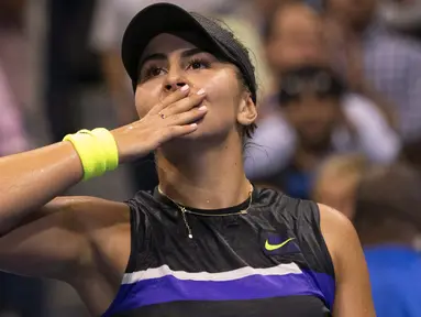 Petenis Kanada, Bianca Andreescu meluapkan kegembiraannya setelah  menang atas petenis Belgia, Elise Mertens pada perempat final AS Terbuka 2019 di USTA Billie Jean King National Tennis Center, Rabu (4/9/2019). Andreescu melangkah ke semifinal usai mengalahkan Elise 3-6, 6-2, 6-3. (Don Emmert/AFP)