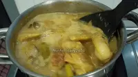 Tanpa Alat Presto, Ini Cara Ungkep Ayam Kampung Agar Tetap Empuk dengan 1 Bahan Dapur (YouTube/NurAin_daily2404)