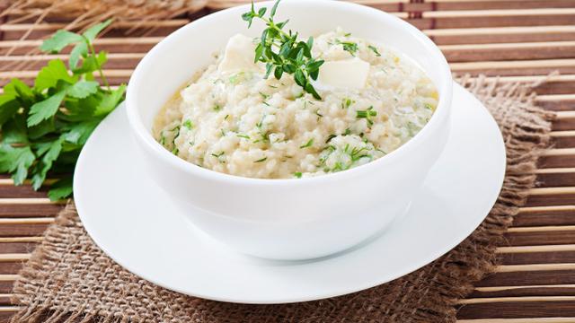 7 Cara Membuat Nasi Tim Ala Rumahan, Enak dan Gurih