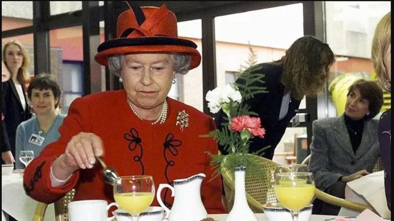 [Bintang] Ratu Elizabeth II