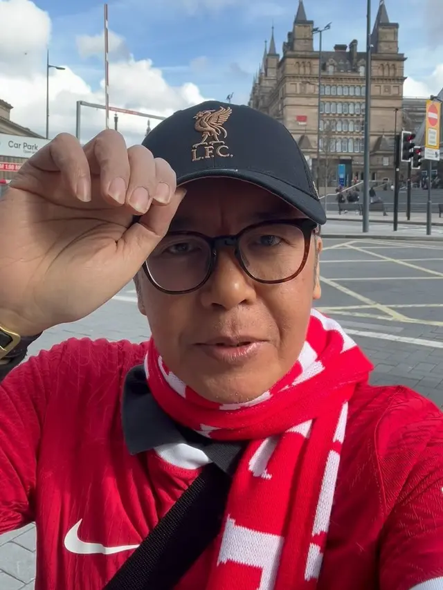 7 Potret Ari Lasso Rayakan Paskah di Inggris, Nonton Pertandingan Liverpool