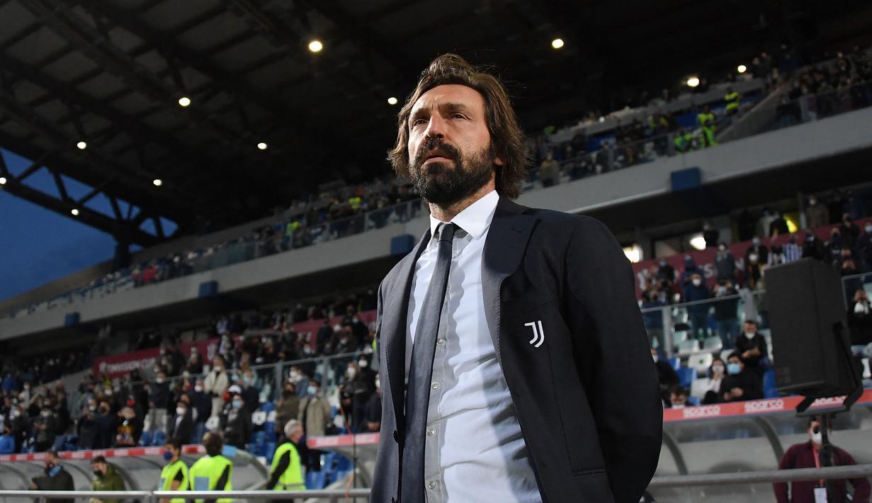 Andrea Pirlo memulai kariernya sebagai pelatih pada musim lalu untuk menukangi mantan klubnya, Juventus. Prestasi Juve sebenarnya tak terlalu buruk, namun karena gagal meraih gelar Serie A, Pemain legendaris Juventus tersebut dipecat. (AFP/Alberto Lingria)
