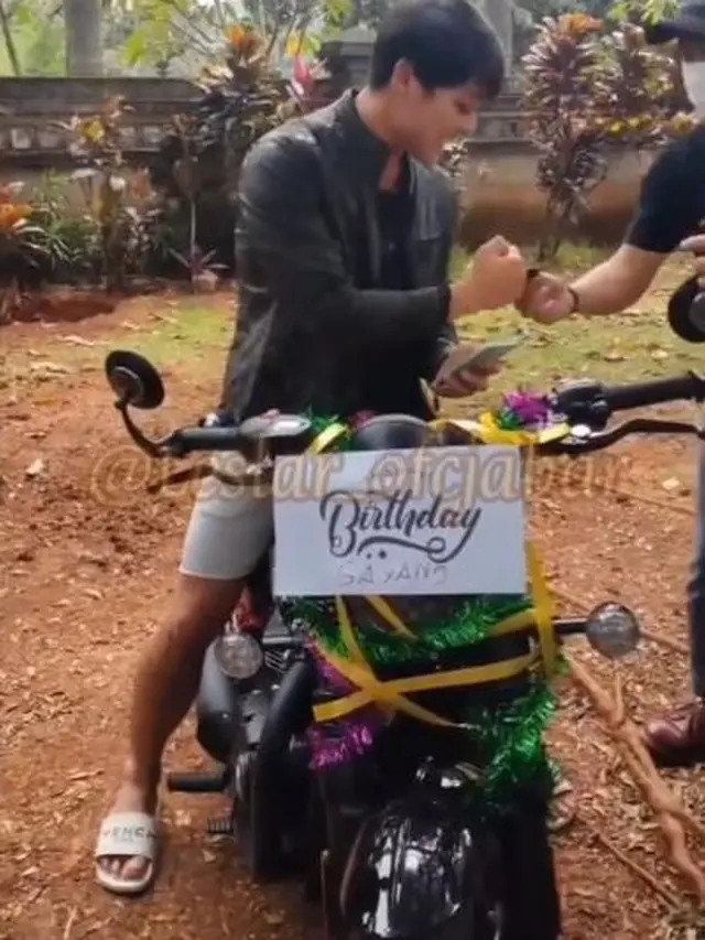 6 Potret Motor Kado Rizky Billar dari Lesty Kejora, Harganya Ditaksir Rp 536 juta