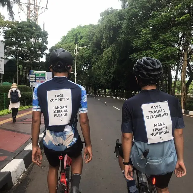 6 Potret Pesan Lucu Pesepeda Agar Tak Jadi Sasaran Begal