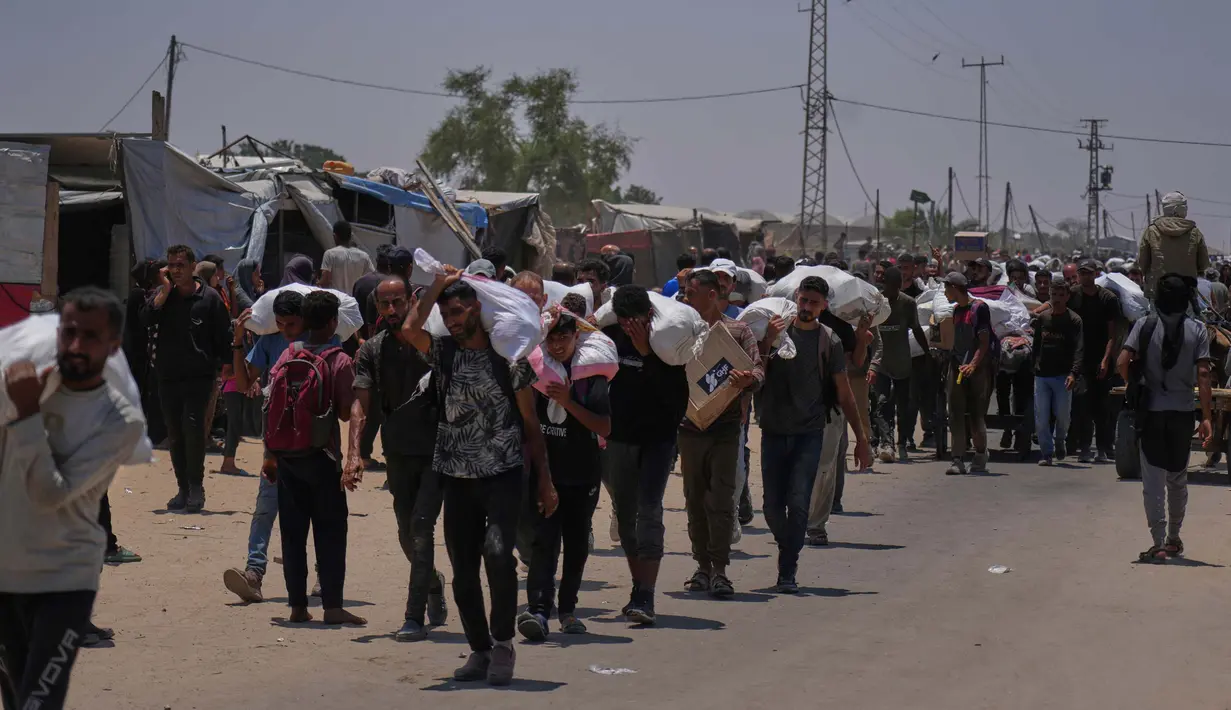 Berdasar data Kantor Media Gaza, sejak 27 Mei hingga 6 Juni 2025, serangan militer Israel di lokasi distribusi bantuan itu telah menewaskan 110 warga Palestina dan melukai 583 lainnya. (AP Photo/Abdel Kareem Hana)