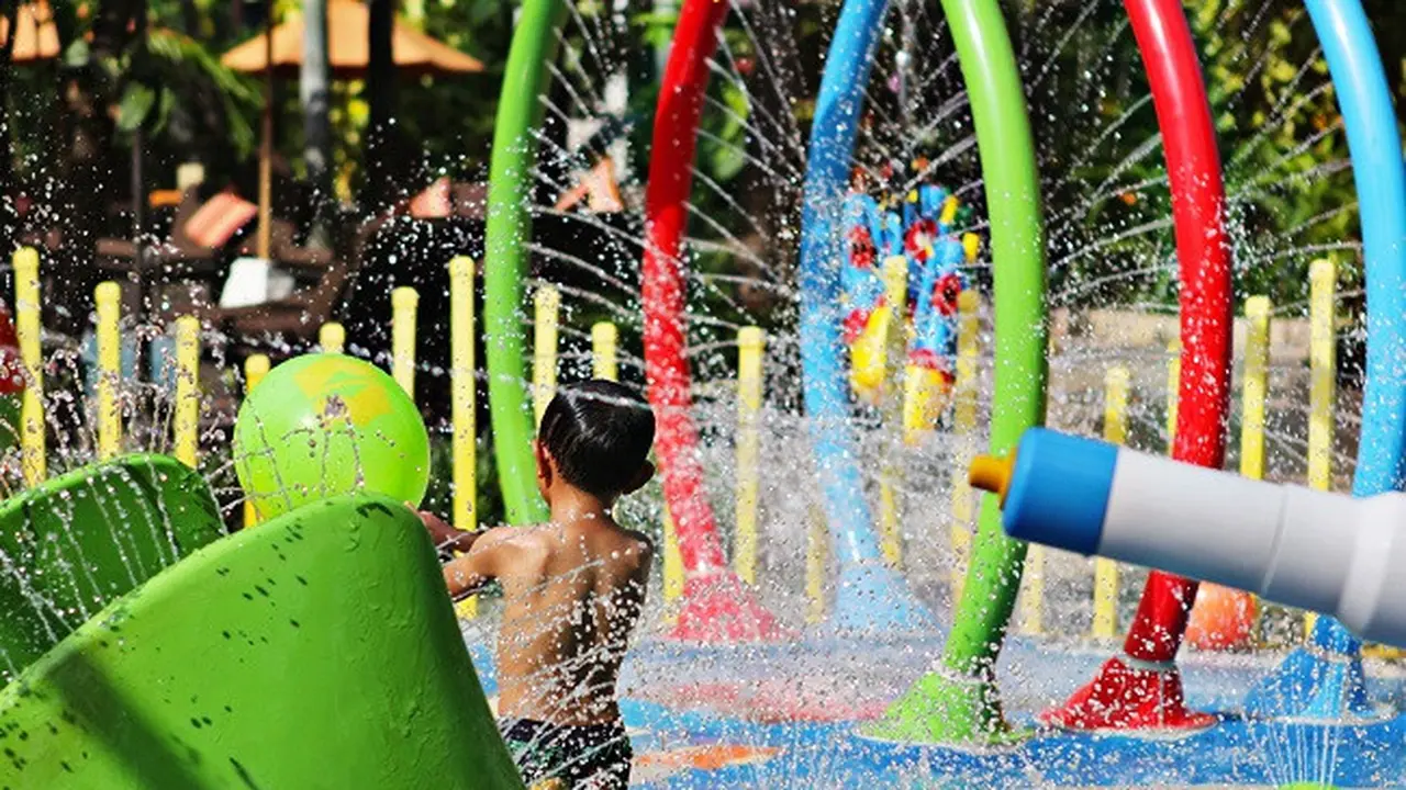 Yuk, Ajak Anak Anda Berenang dan Main Air di Aqua Playground
