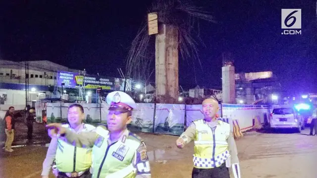 Tiang girder Tol Bekasi-Cawang-Kampung Melayu (Becakayu) ambruk.
