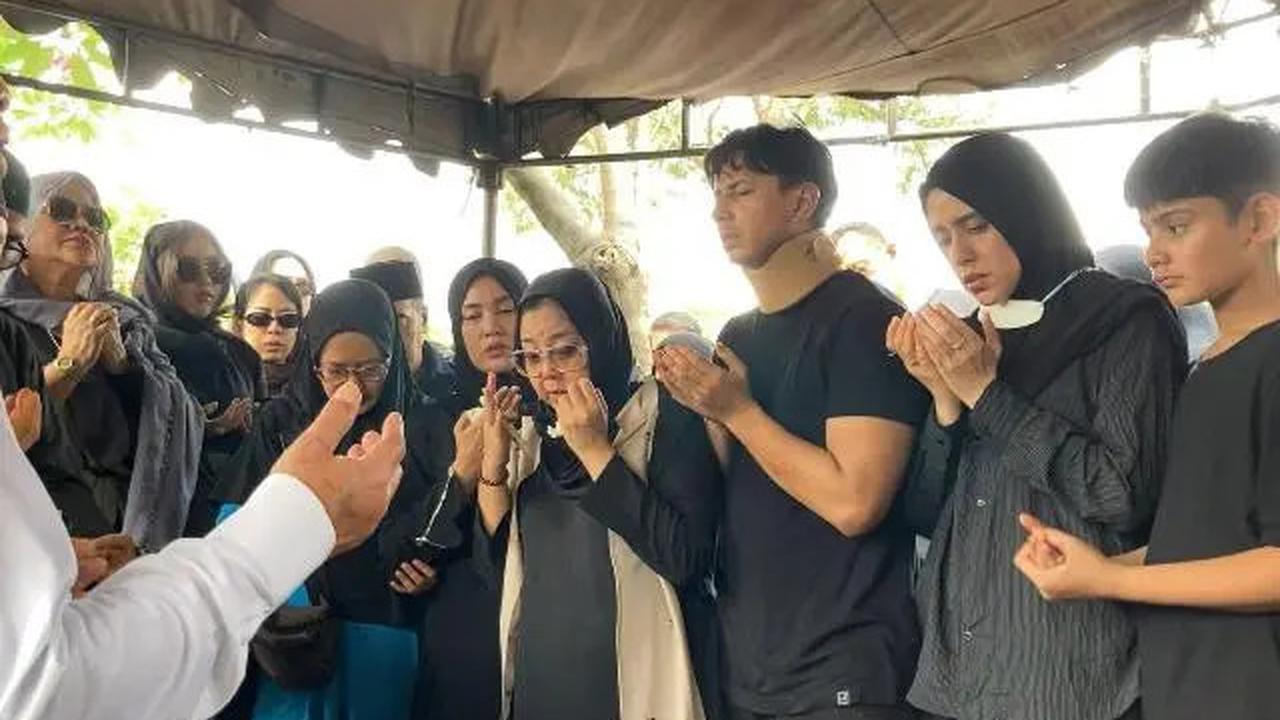 Curhat Sonny Septian Setelah Ibunda Dimakamkan: Separuh Hidupku Pergi Saat Kau Meninggalkanku