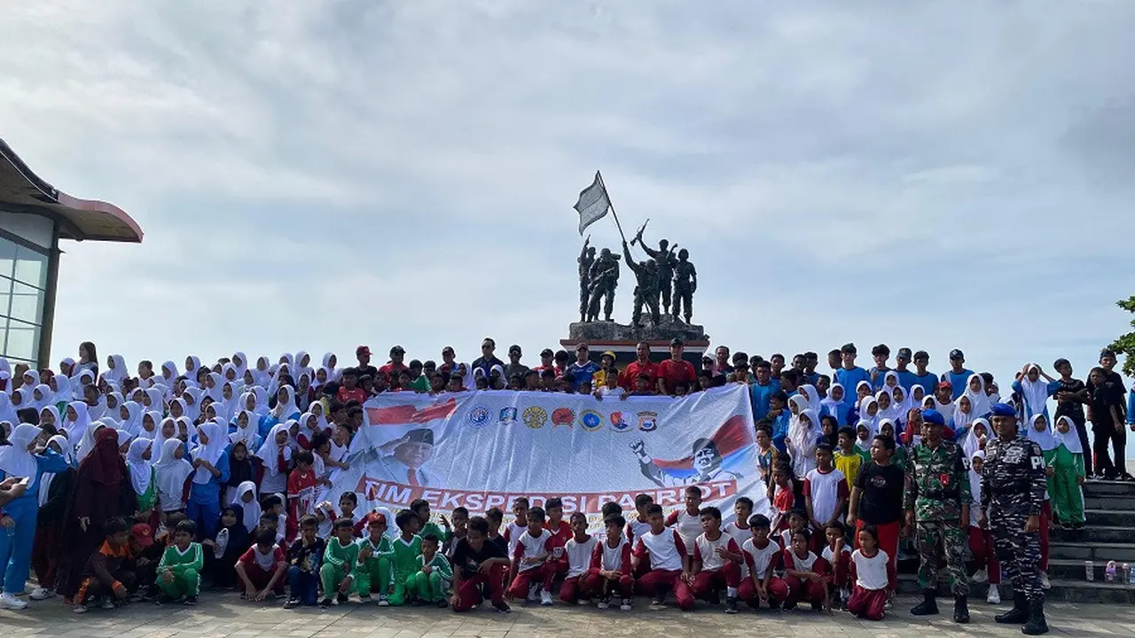 500 siswa SD dan SMP Kabupaten Pulau Morotai, Provinsi Maluku Utara ikut senam massal.